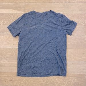 Banana republic soft wash V-neck large men’s tee